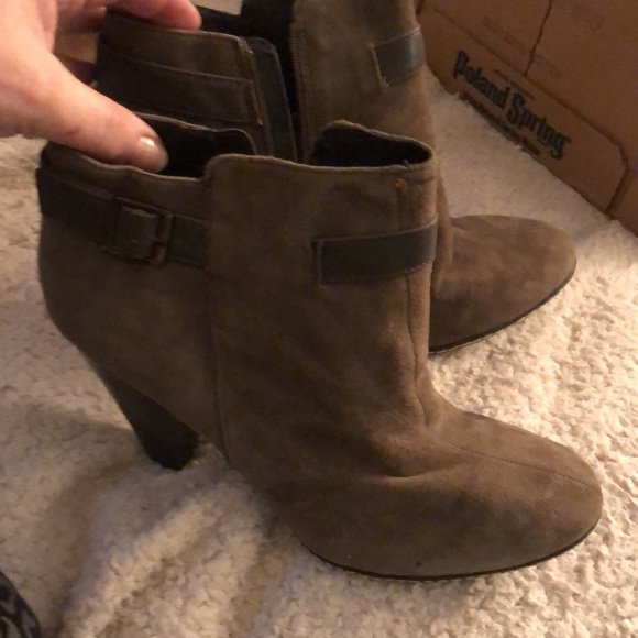 Sofft size 11 brown & tan suede bootie w/ stacked heel rubber grip sole - Picture 8 of 15